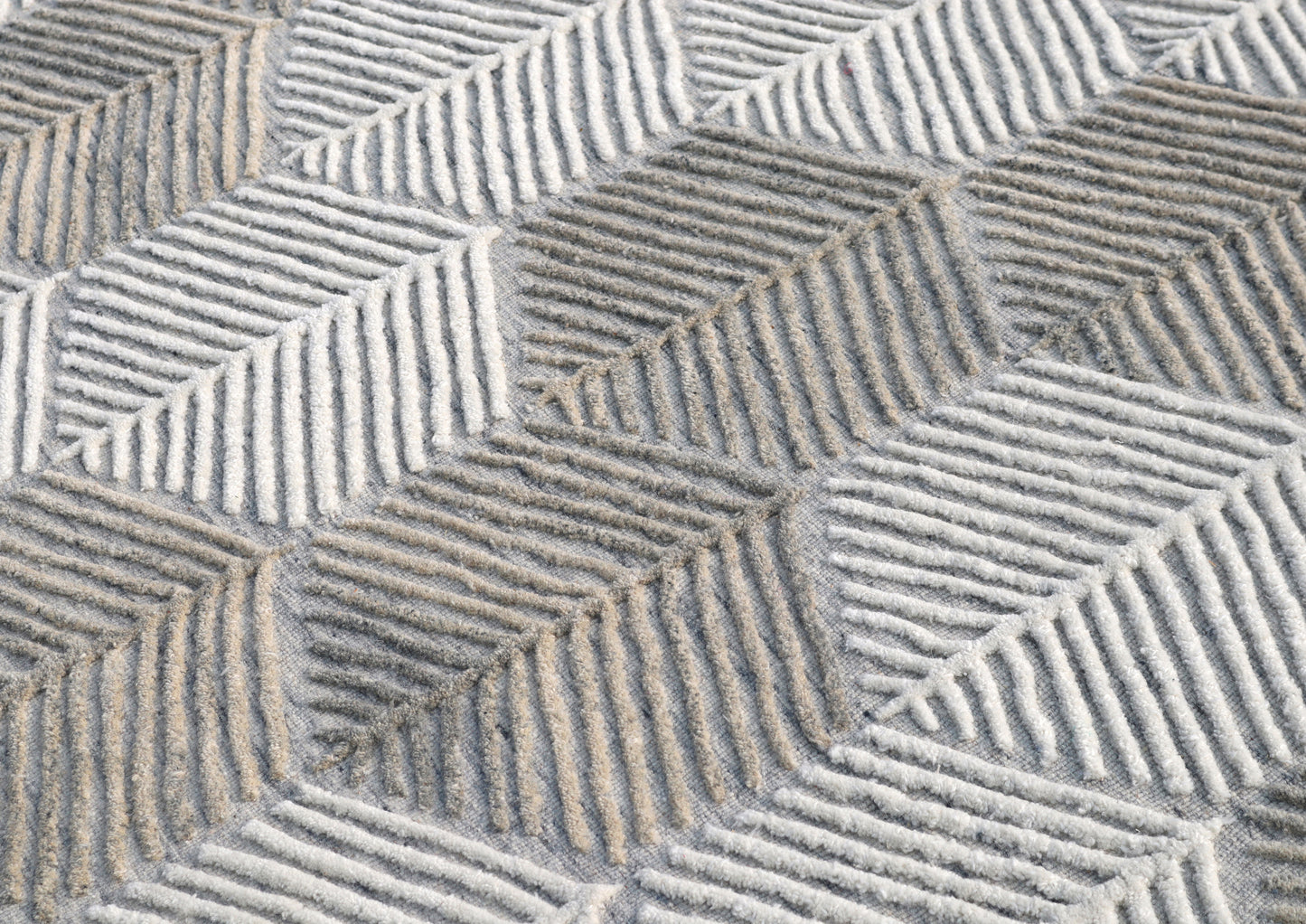 Linear Leaf Handmade Wool Accent Rug