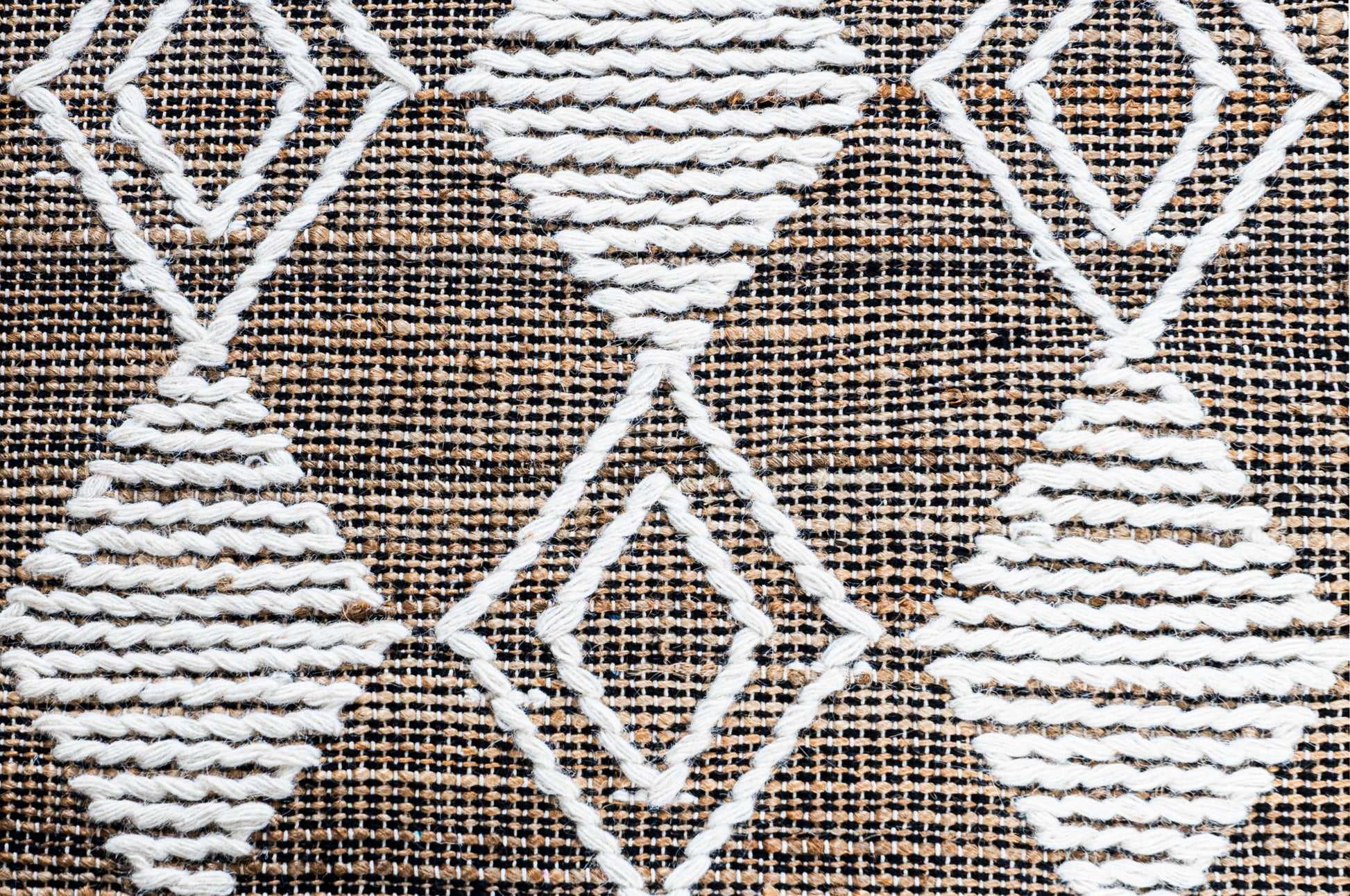 Harmonious Lattice Handwoven Jute Accent Rug