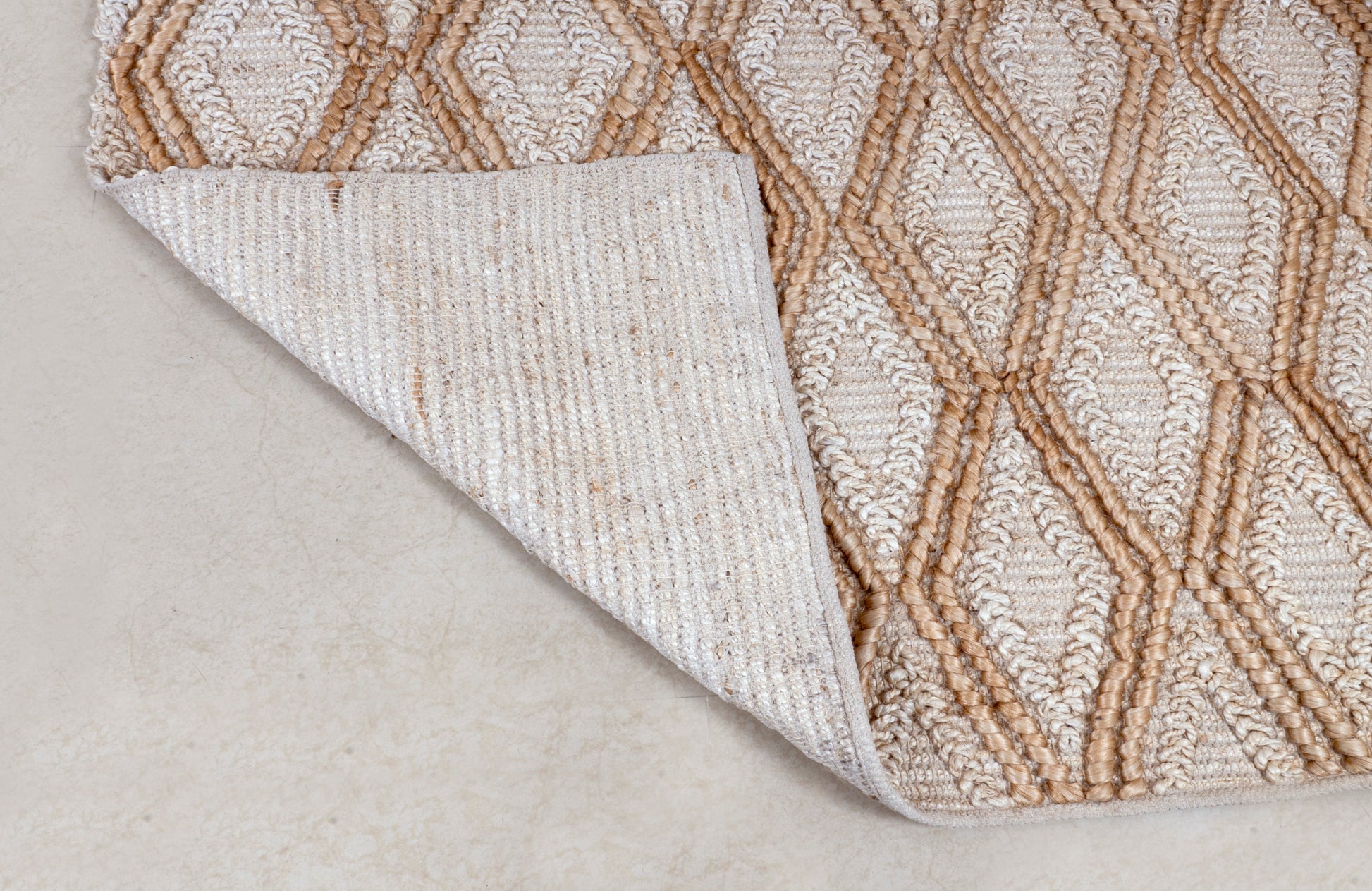 Cascading Diamonds Handwoven Jute Accent Rug