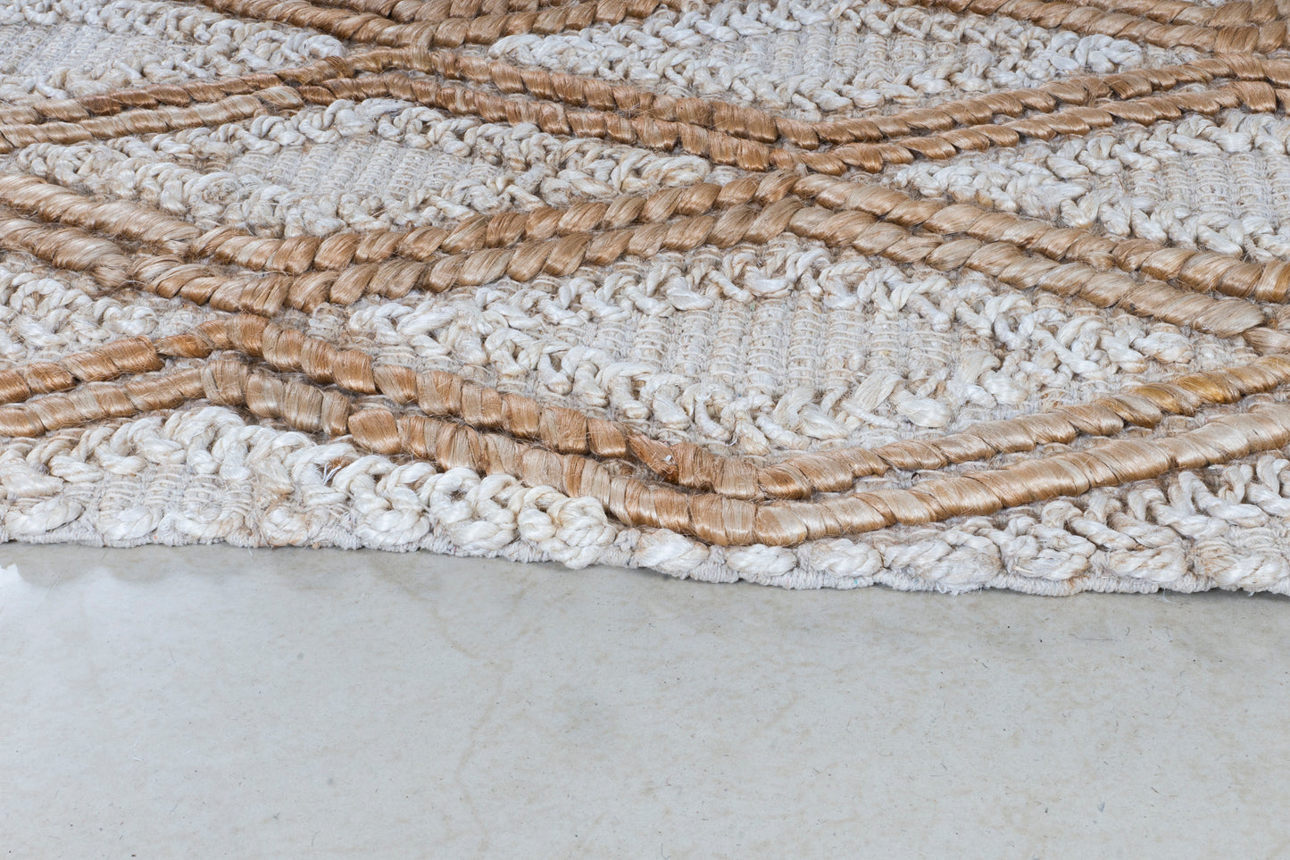 Cascading Diamonds Handwoven Jute Accent Rug