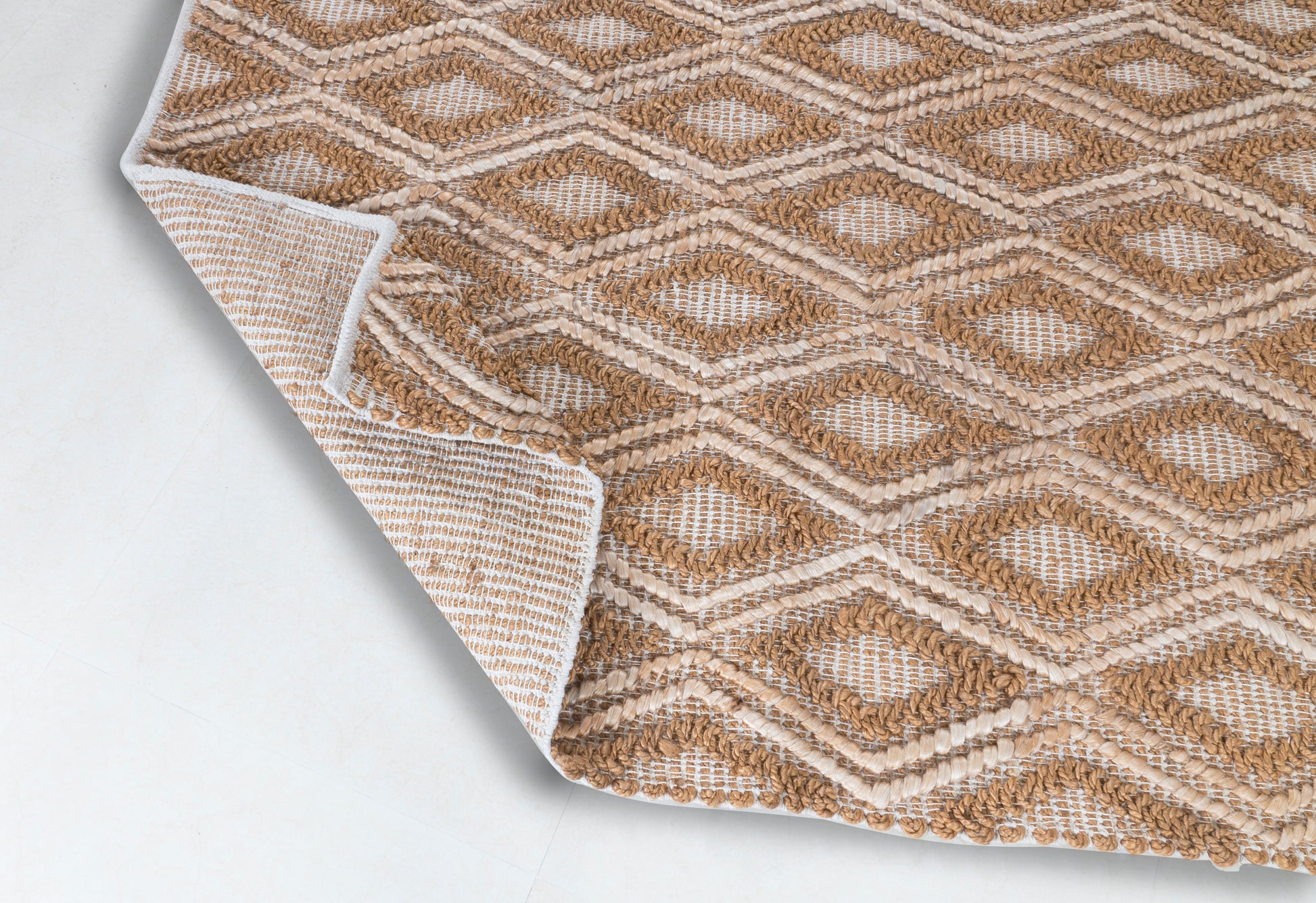 Diamond Harmony Handwoven Jute Accent Rug – Caramel Infusion