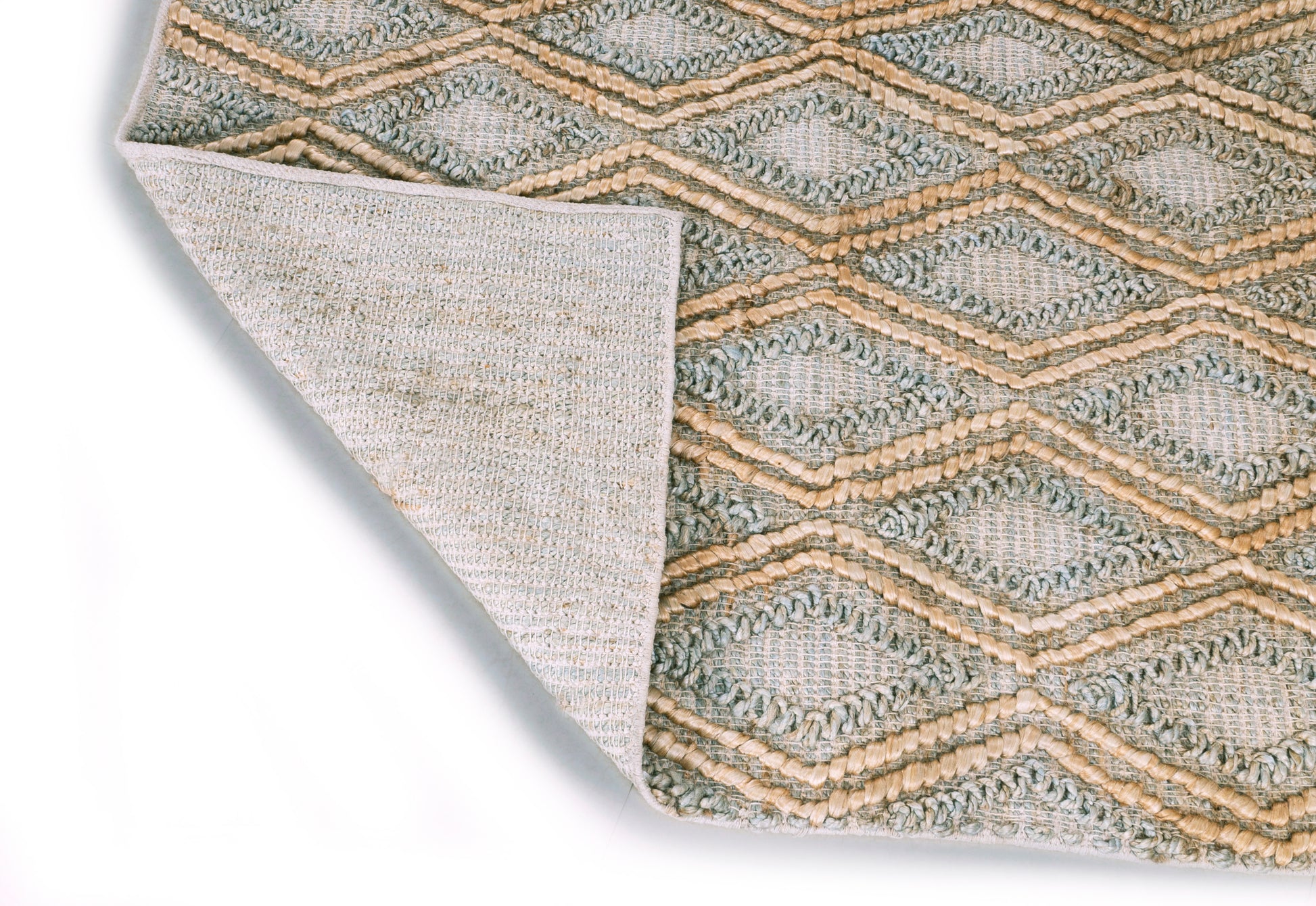 Diamond Elegance Handwoven Jute Accent Rug – Natural Harmony 