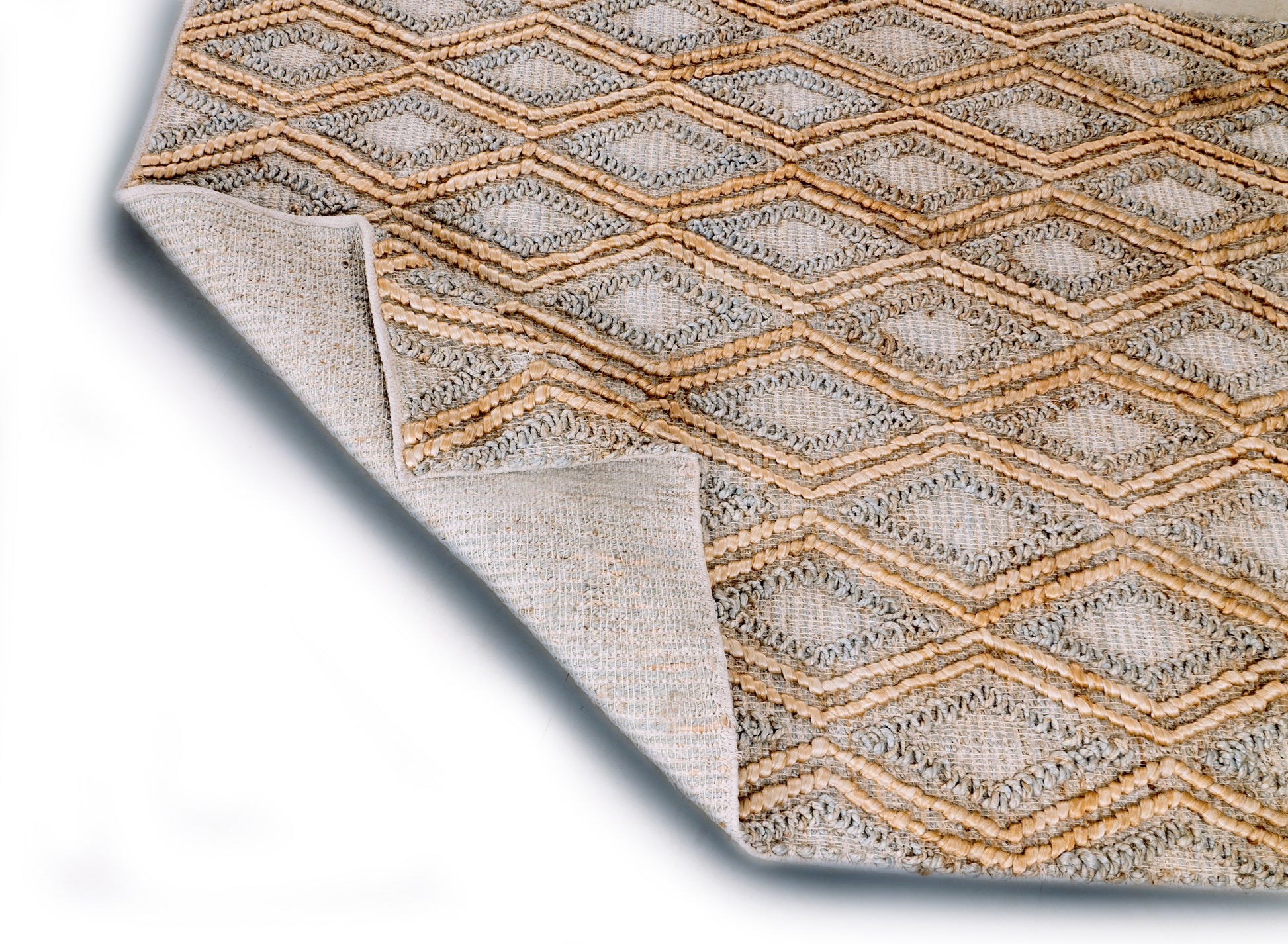 Diamond Elegance Handwoven Jute Accent Rug – Natural Harmony 