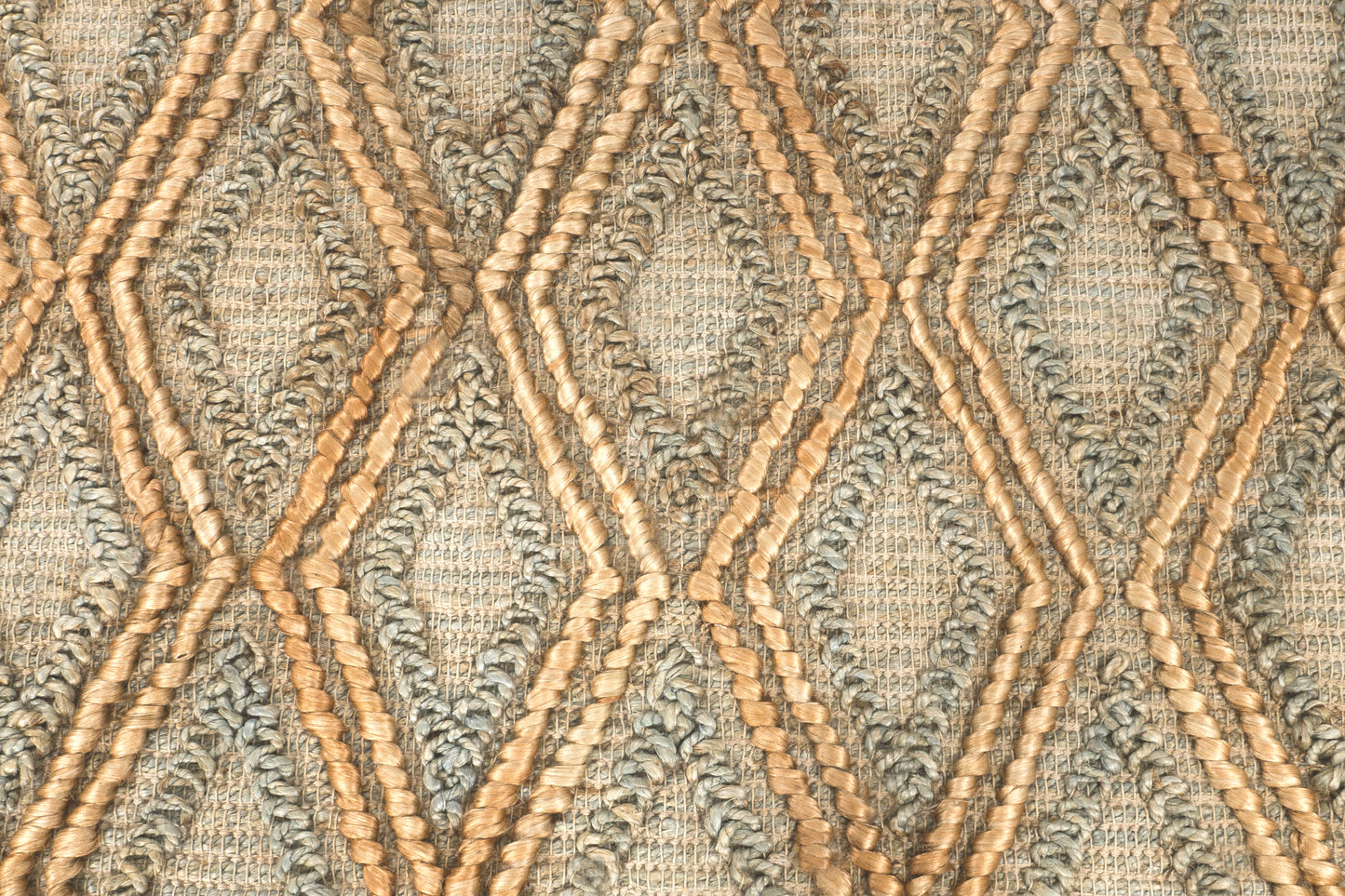 Diamond Elegance Handwoven Jute Accent Rug – Natural Harmony 