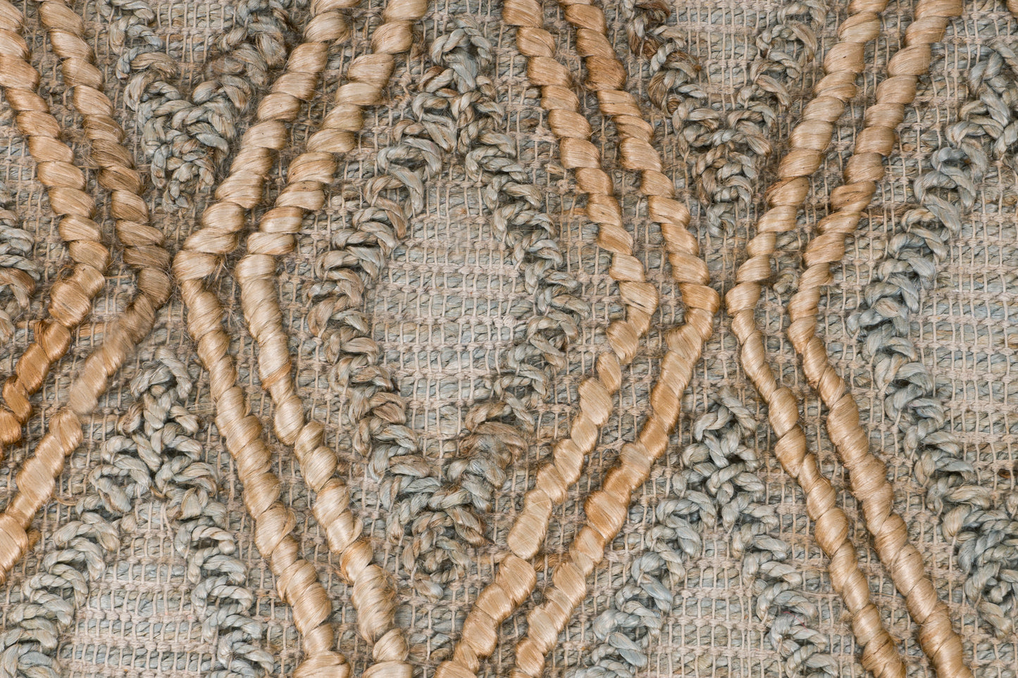 Diamond Elegance Handwoven Jute Accent Rug – Natural Harmony 