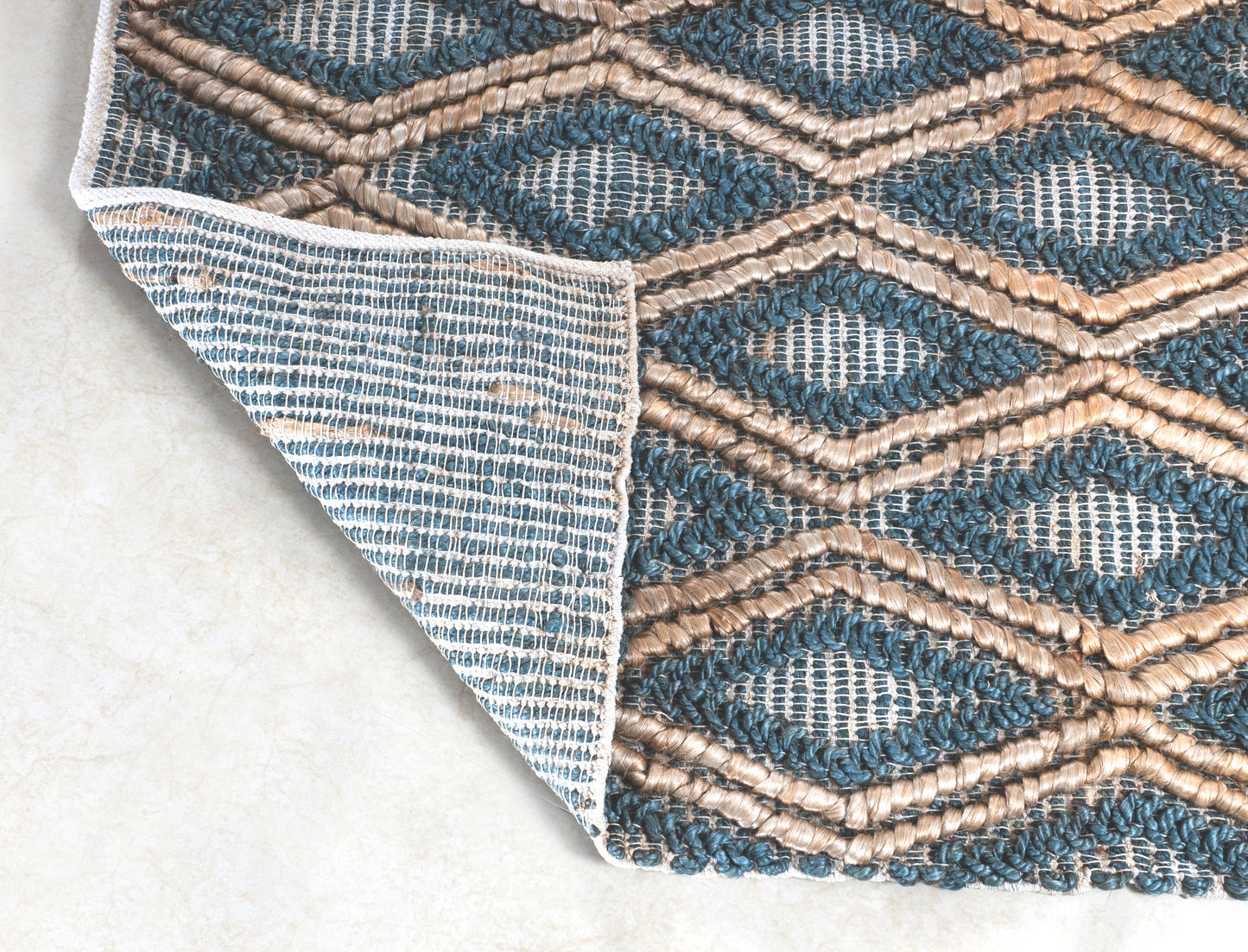 Sapphire Lattice Handwoven Jute Accent Rug – Oceanic Tranquility