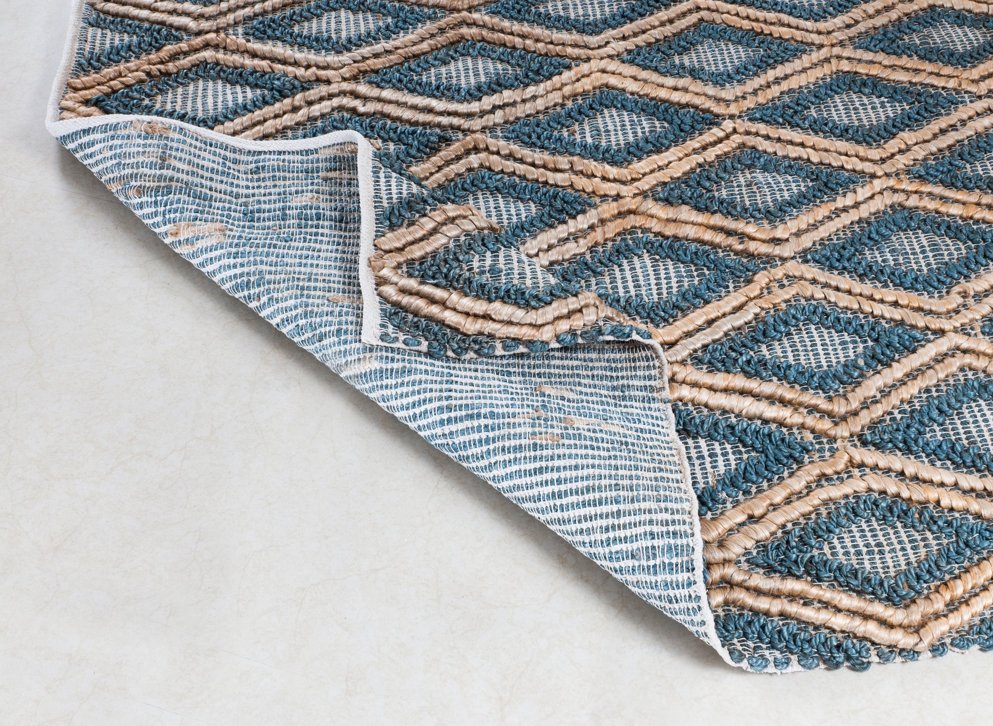 Sapphire Lattice Handwoven Jute Accent Rug – Oceanic Tranquility