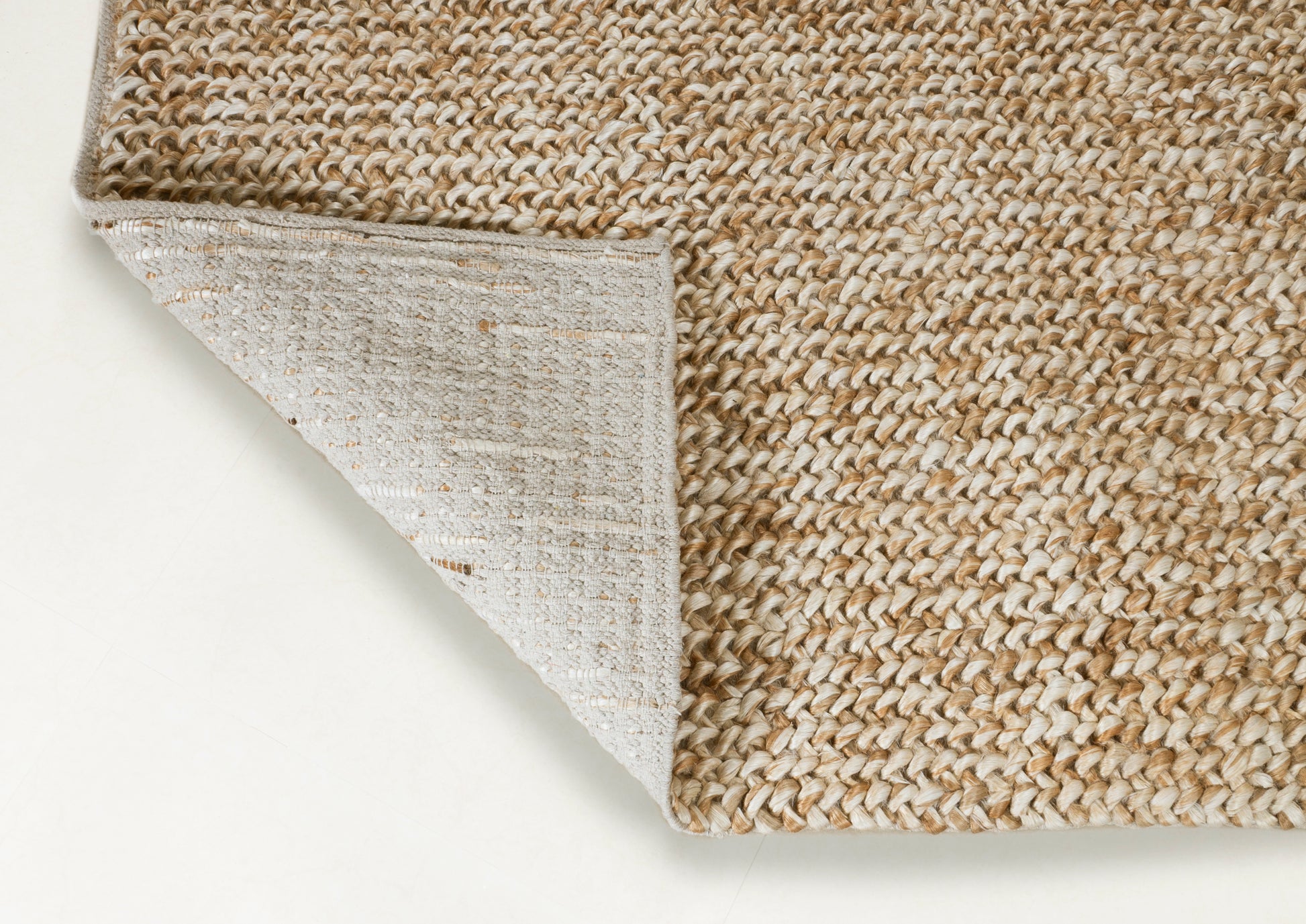 Neutral Knit Handwoven Jute Accent Rug – Cozy Craftsmanship