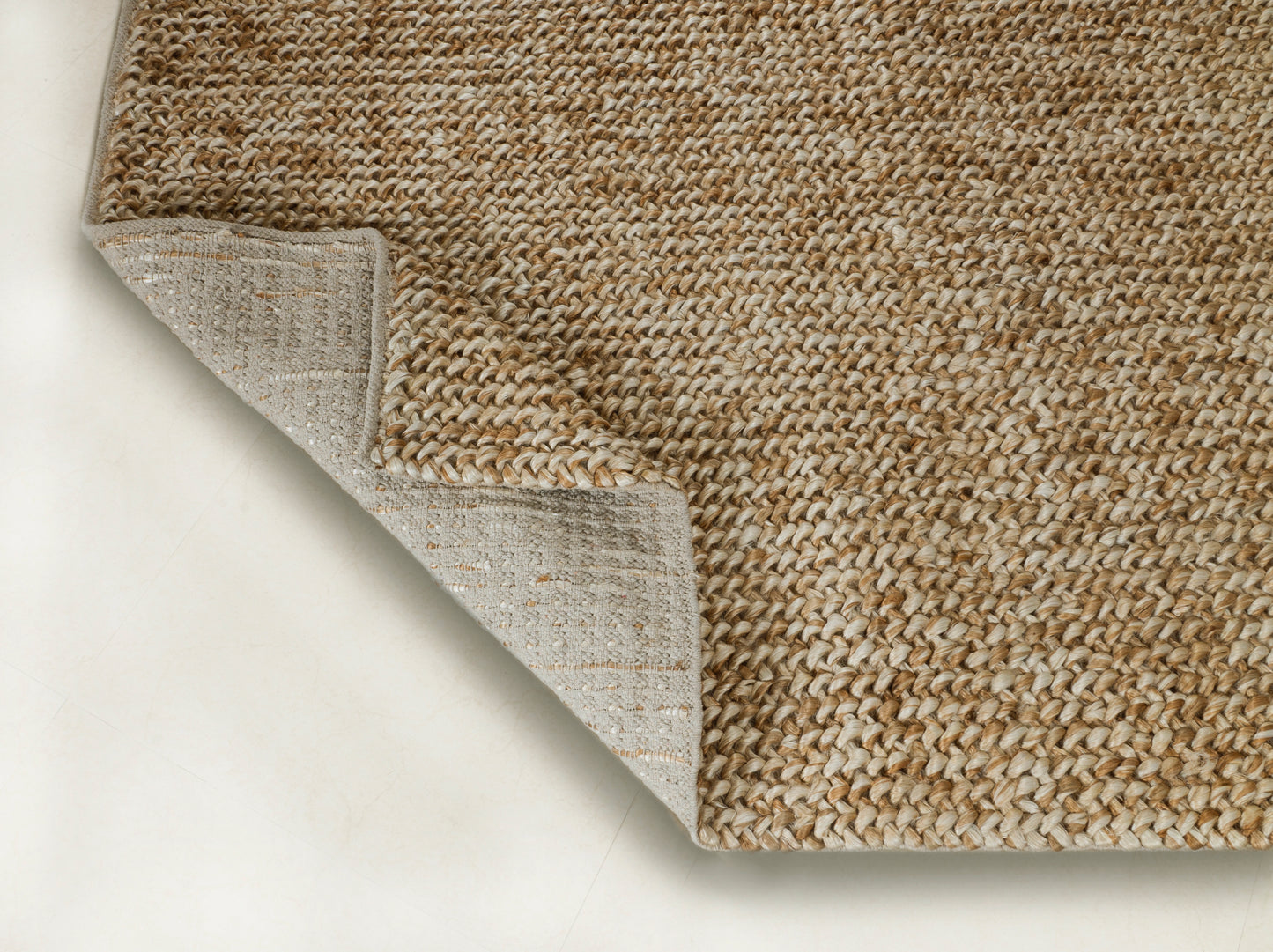 Neutral Knit Handwoven Jute Accent Rug – Cozy Craftsmanship