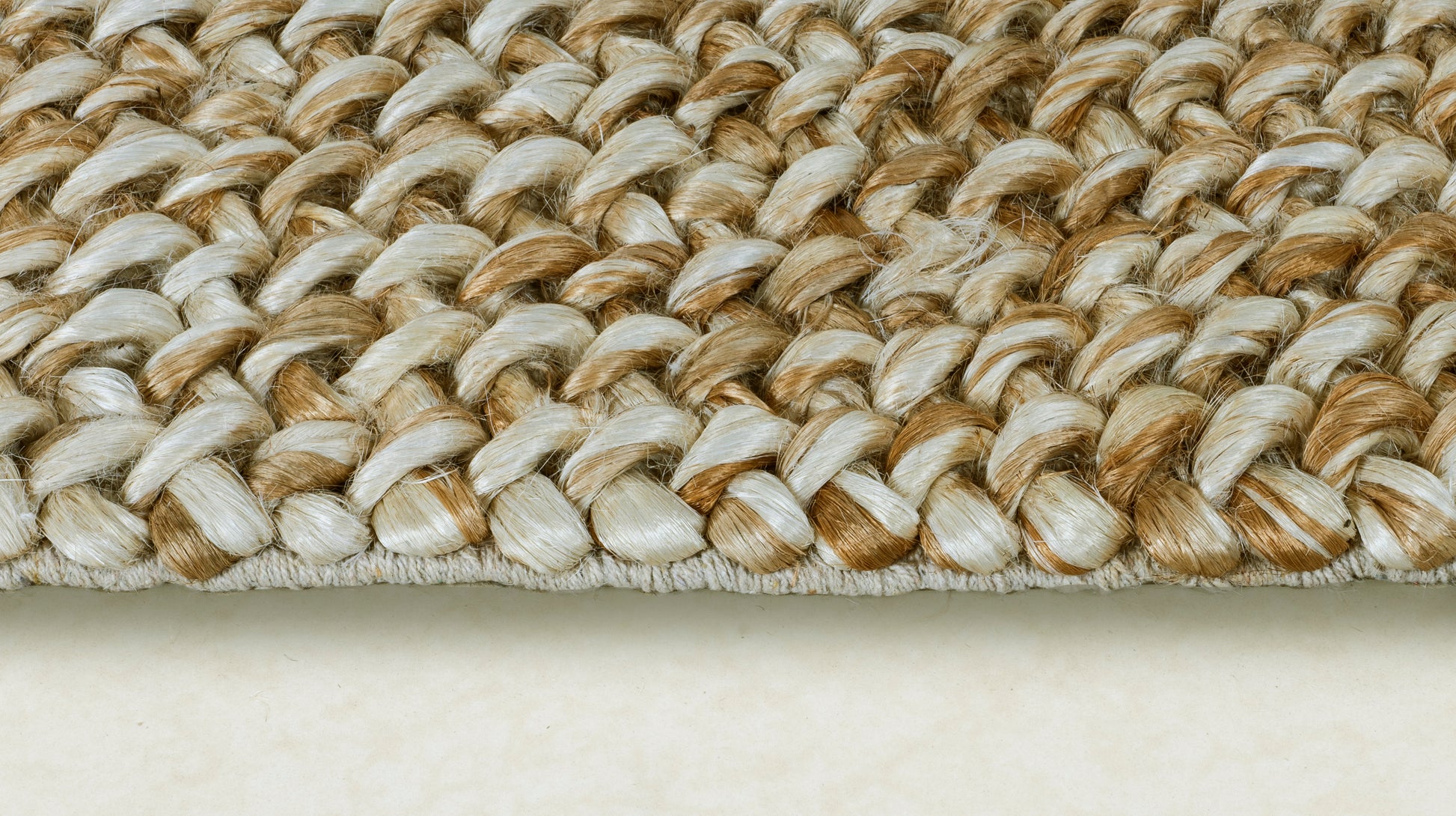 Neutral Knit Handwoven Jute Accent Rug – Cozy Craftsmanship