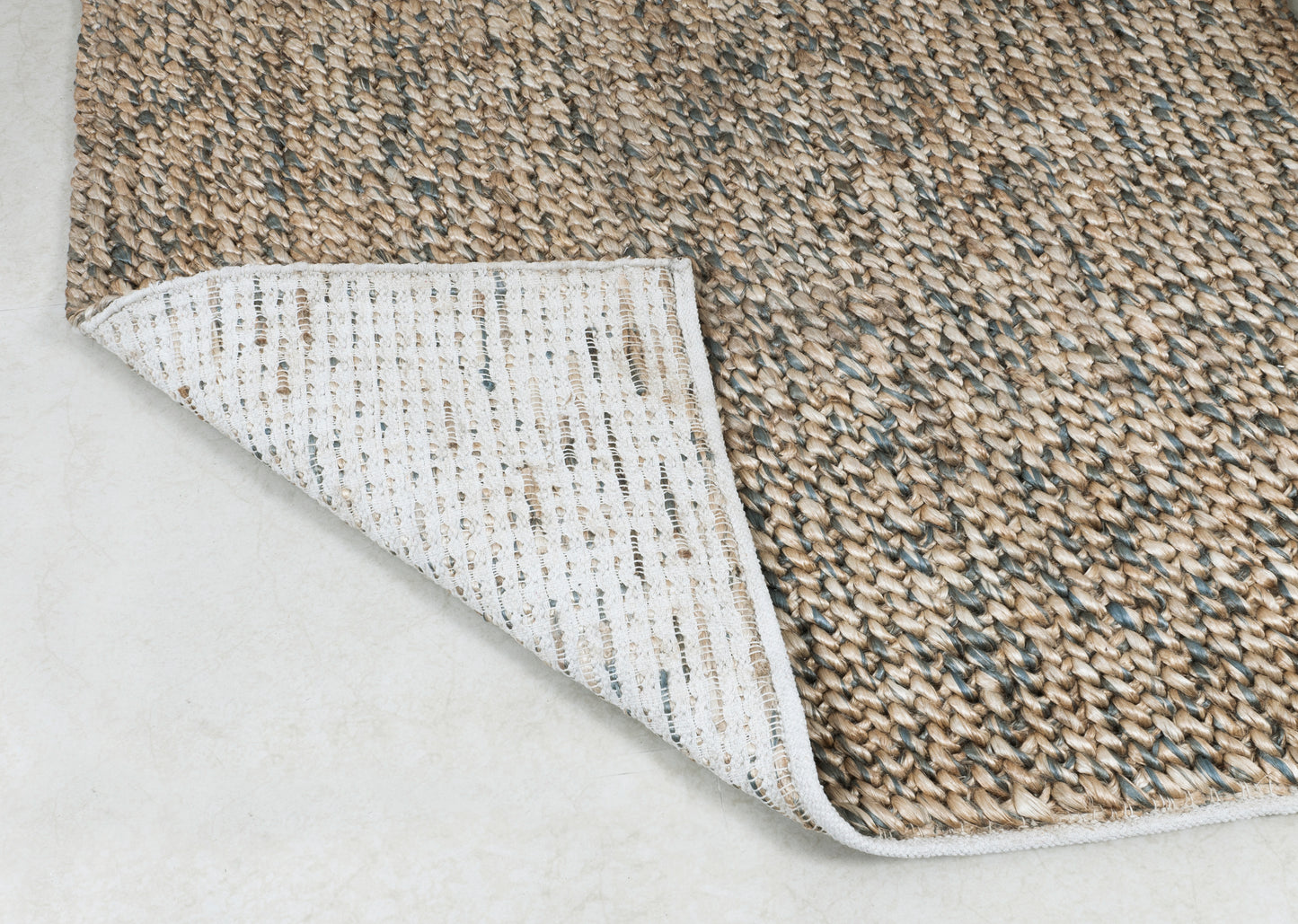 Earthy Hues Handwoven Jute Accent Rug – Textured Retreat