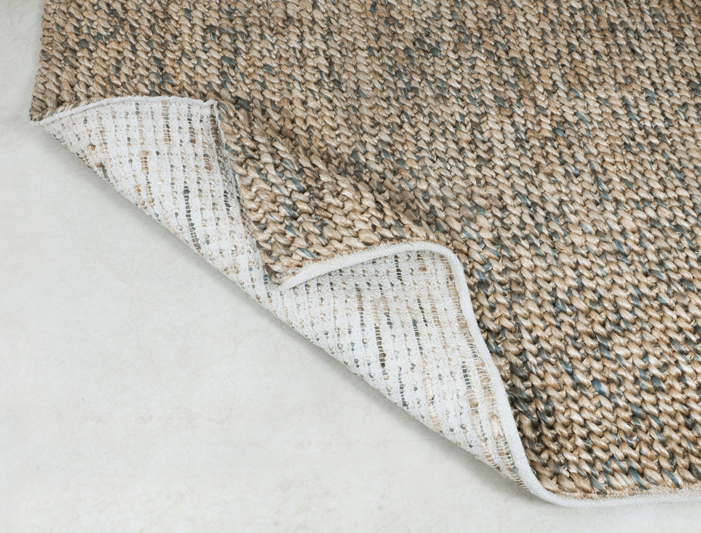 Earthy Hues Handwoven Jute Accent Rug – Textured Retreat