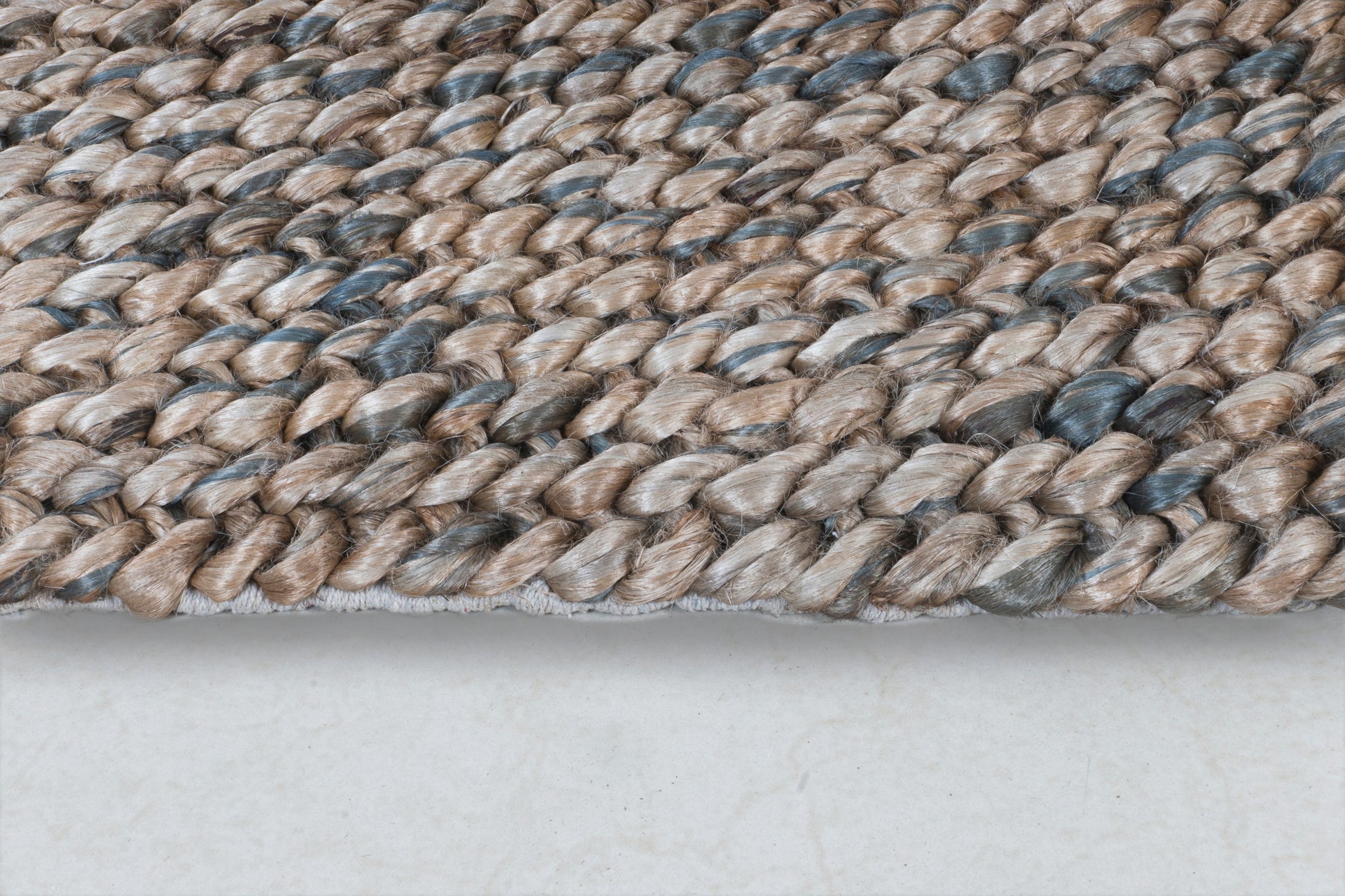 Earthy Hues Handwoven Jute Accent Rug – Textured Retreat