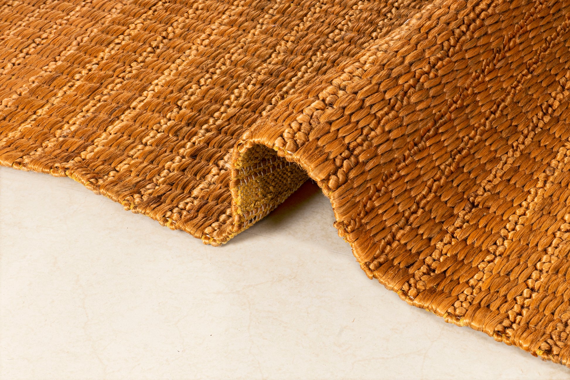 Amber Weave Handwoven Jute Accent Rug – Compact Elegance