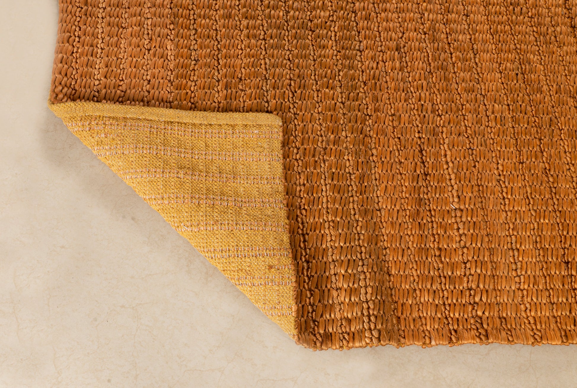 Amber Weave Handwoven Jute Accent Rug – Compact Elegance 