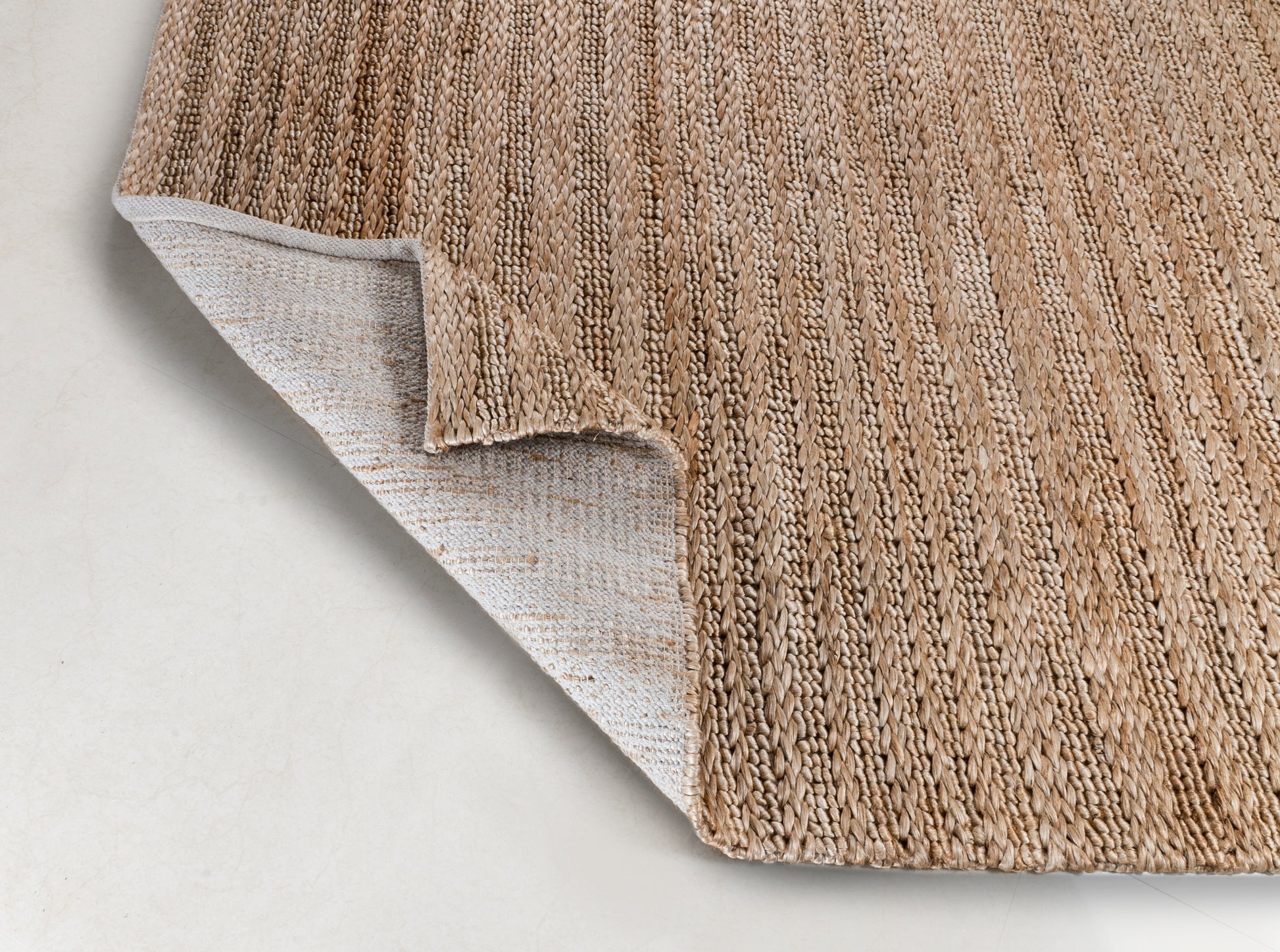 Natural Elegance Handwoven Jute Accent Rug – Petite Refined Earthiness 