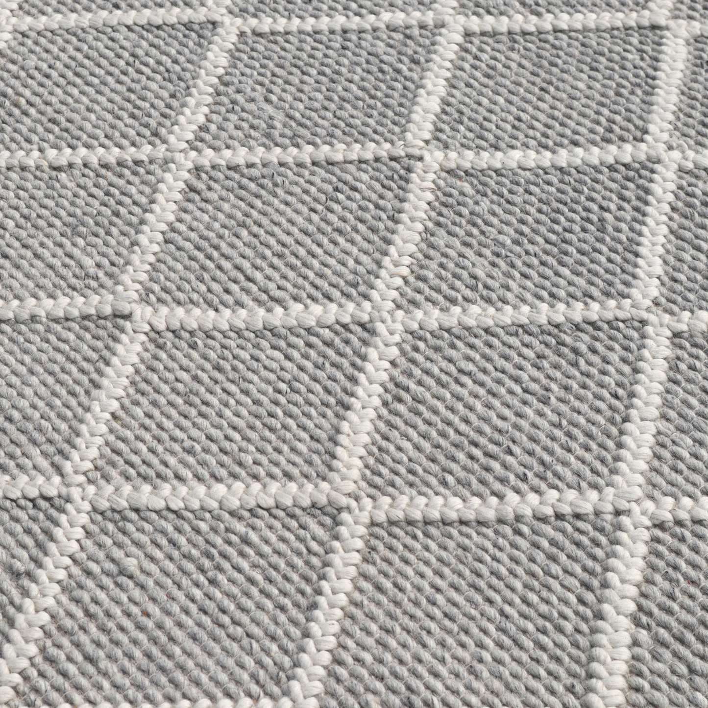 Lattice Luxe Handmade Wool Accent Rug